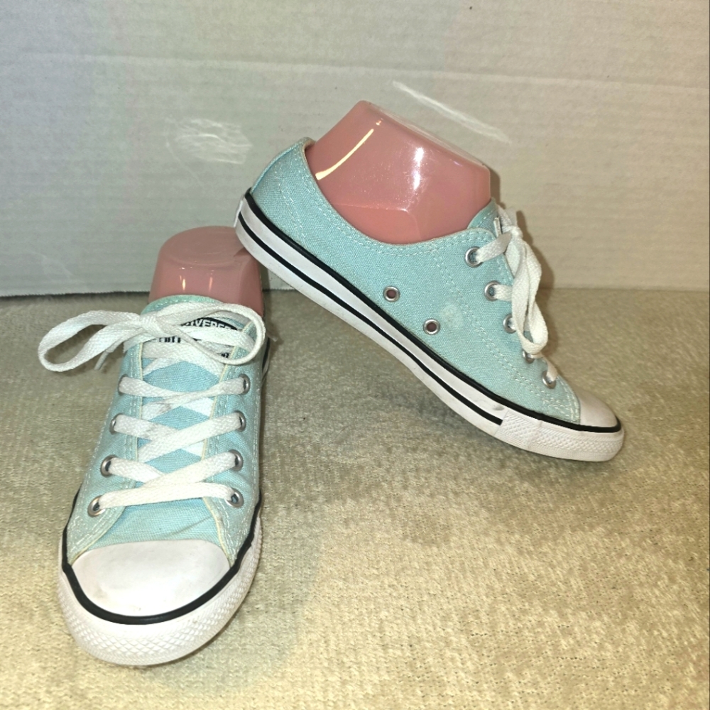Converse Lt. Blue canvas low top shoe size 6